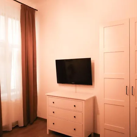Apartment Hirooms