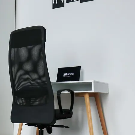 Apartment Hirooms *